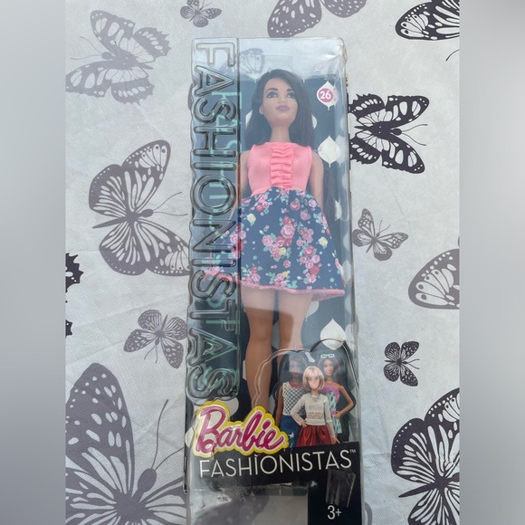 Barbie Fashionistas 26 Spring into Style Curvy DMF28 - Picture 2 of 12